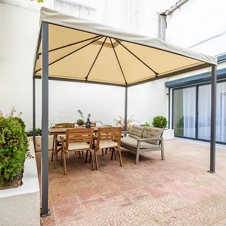 Backyard In Nisantasi Κωνσταντινούπολη